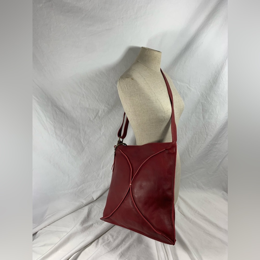 Genuine  Lisa Leonard red leather shoulder bag crossbody with side tassel